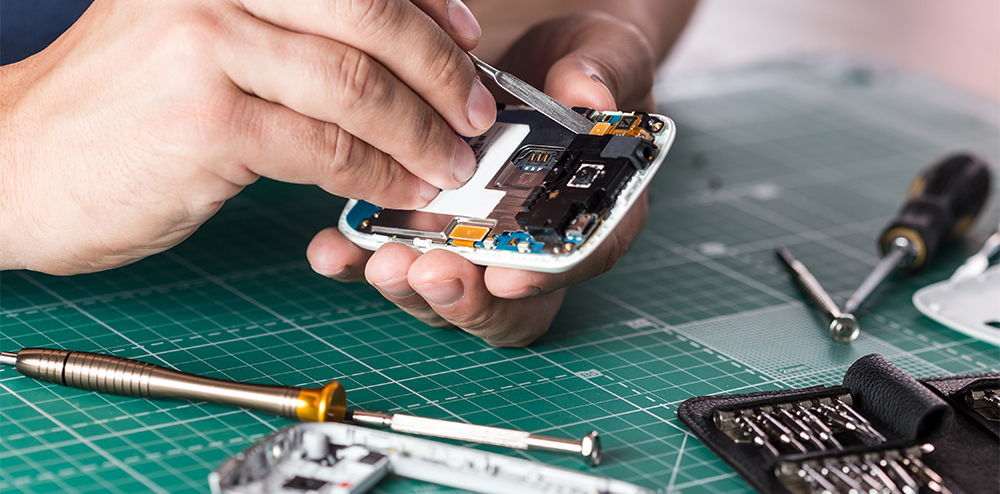 ​A team of scientists at Graphene Flagship partners KTH Royal Institute of Technology, Sweden, RWTH Aachen University and AMO GmbH, Germany, have exploited the ultra-thin and highly conductive properties of graphene to develop an extremely small accelerometer with exceptional sensitivity.