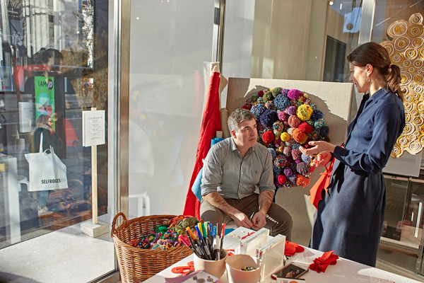 Nobel laureate Kostya Novoselov will create graphene-embedded art at Mobile World Congress 2019